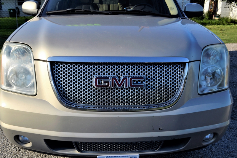 moto-VALBONNE-min_gmc-yukon-truck-grill-2828425